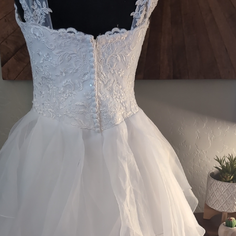 DAVID'S BRIDAL Organza Wedding Ball Gown - Picture 4 of 14